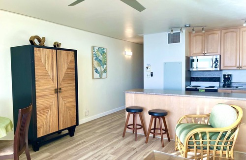 Kihei Resort | Special Rates Beautiful Beachfront one bedroom condo, Free Parking, Washer/Dryer