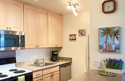 Kihei Resort | Special Rates Beautiful Beachfront one bedroom condo, Free Parking, Washer/Dryer