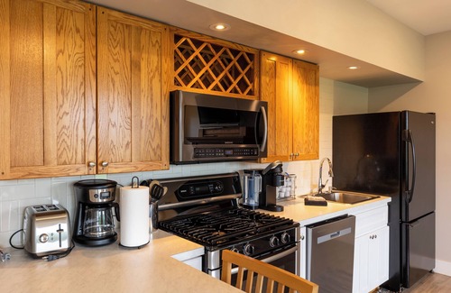 Spring Mills Apartment | Spectacular Buckleberry View>EV Charging >Hot Tub >Fireplace>Jacuzzi