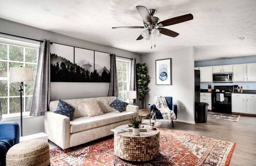 Luray Cottage | Spectacular Cottage Perfect for Groups and Water Activities in Luray, Virginia