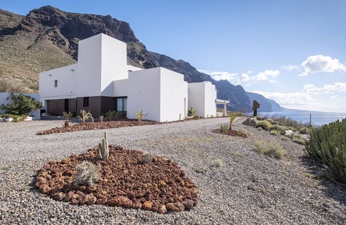 Buenavista del Norte Villa | Spectacular Villa-Natural Park-Beach 150 meters