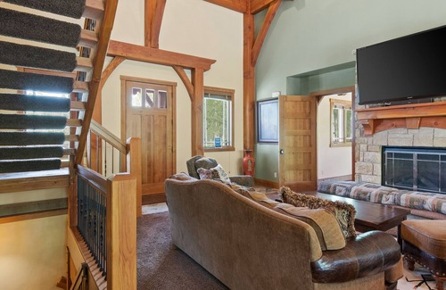 Timber Lakes Cabin | Spectacular Mountain Escape: Timber Home with Gourmet Kitchen & Game Loft