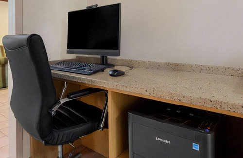 Indianapolis House | Spend a Group Vacation in Nicely Furnished Room