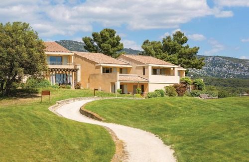 Lachapelle-Auzac Apartment | Spend a wonderful vacation in this inviting vacation apartment with pool access.