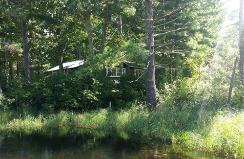 Hayward Cottage | Spider Creek Country Cottage - Cozy cottage close to lakes, trails, and more!