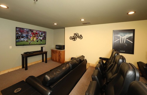 Gatlinburg House | Splash Time Cinema - Six Bedroom Chalet