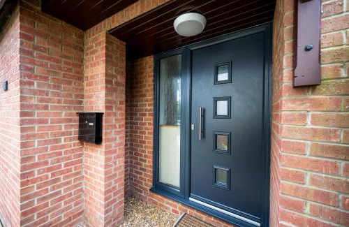 Bradley Stoke House | Splendid House Great Location to WAVE Surf & South West Water Park - Super Garden By STAE-Homes