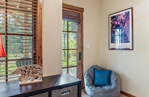 Tamarack Resort House | Splendid Townhome |Wood Fireplace and Ski In/Out