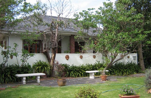 Rondebosch Cottage | Splendid well-equipped Rondebosch Self-Catering Cottage.