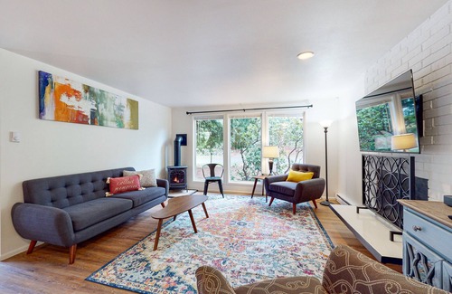 Bellingham House | Split-level home with 2 fireplaces & backyard - near downtown & Lake Whatcom