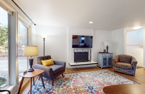 Bellingham House | Split-level home with 2 fireplaces & backyard - near downtown & Lake Whatcom