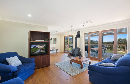Broke House | Sprawling country valley views with a hint of wine