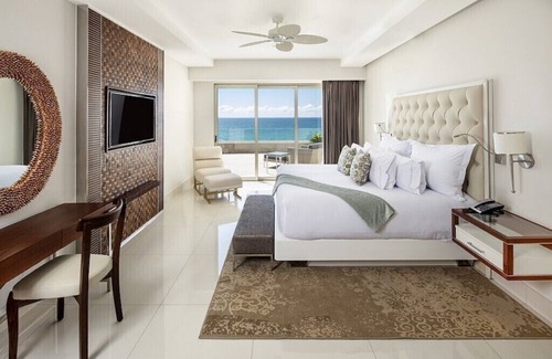 Zona Hotelera Resort | Spring Break Garza Blanca Cabo! 5Diamond Resort, 3 Bed and 3.5 Bath Oceanfront