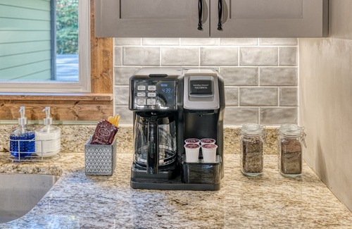 Foxfire Estates Cabin | Spring Break - POOL, sleeps 18, theater, hot tub, gameroom, & 5 min to downtown