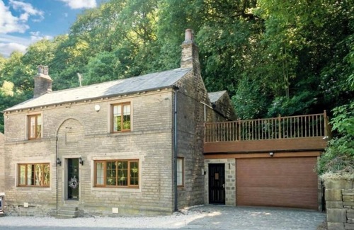 Honley Cottage | Spring Wood Cottage, relaunched for a more intimate luxury stay up to 10 guests.
