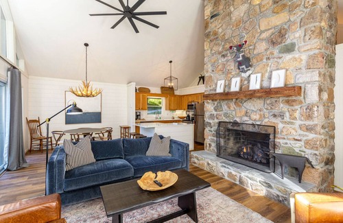 Seven Devils House | Spruce House - 3BR home atop Seven Devils with beautiful views of Grandfather Mountain!