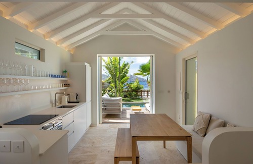 La Grande Montagne House | St Barth sea-front one-bedroom property with the comfort of luxury hotel suite.