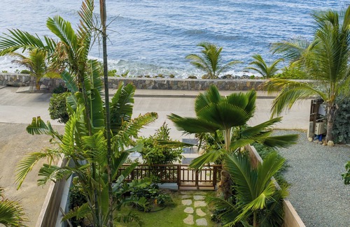La Grande Montagne House | St Barth sea-front one-bedroom property with the comfort of luxury hotel suite.