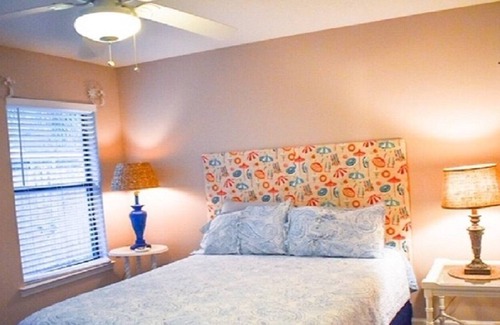 Demere Park Cottage | St Simons 3BR/3BA with pool near everything.
