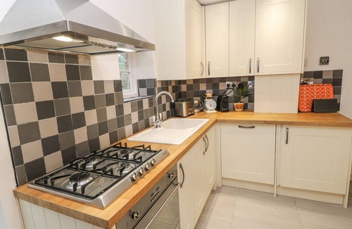Cromford Cottage | STABLE COTTAGE, pet friendly, with open fire in Cromford