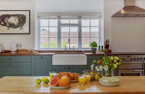 Yeovil Cottage | Stable House - a mkt - marketing that sleeps 6 guests in 3 bedrooms
