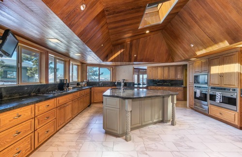Lakeridge House | Stairway to Heaven with Stunning Lake Views from Cave Rock, Sleeps 10