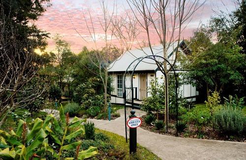 Olinda Bed & Breakfast | Stand alone self contained/air con'd spa cottage which accommodates 2 people