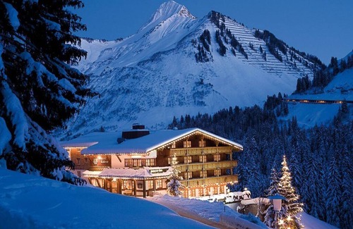 Damuels House | Standard double room with half board - Berghotel Madlener