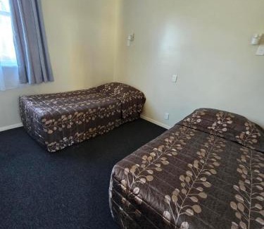 Feilding Hotel | Stanley on Kimbolton