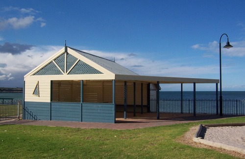 Dalrymple Villa | Stansbury Villas Cottage Relax and Explore