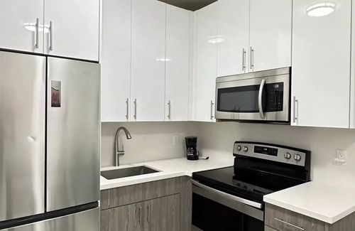 Liberty City Apartment | Stanza Wynwood Parking Laundry Wifi