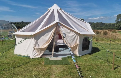 Dwyran Cabin | Star Gazing Cozy Hot Tent with heater and tv