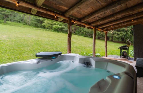 Coudersport Cabin | Stargaze in Style | Hot Tub + Log Cabin Escape
