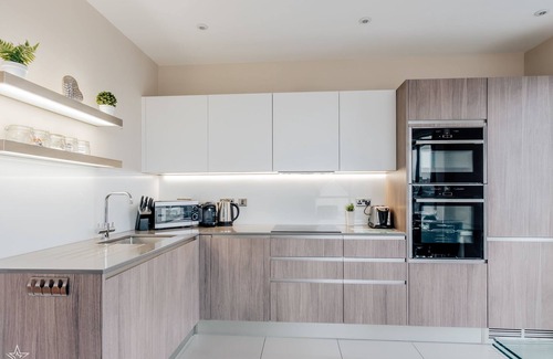 Guildford Apartment | StarHost Residences | 2 Bed Apartment with amazing views of Guildford