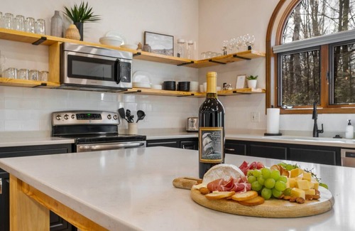 Sister Bay Cabin | Starkhaus: Modern Cabin, Walking Distance to DT SB