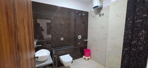 Hoshangabad Hotel | Starlight Restro and Hotel