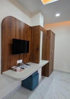 Hoshangabad Hotel | Starlight Restro and Hotel