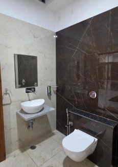 Hoshangabad Hotel | Starlight Restro and Hotel