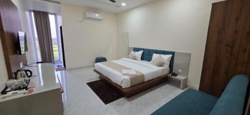 Hoshangabad Hotel | Starlight Restro and Hotel