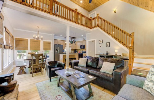 Big Canoe House | Starlit S'mores, Fireside Sips, Restful Vistas, Foosball, Lakes, Trails & Golf - Woodland Wonder