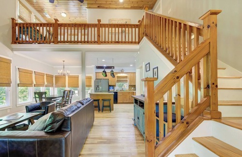 Big Canoe House | Starlit S'mores, Fireside Sips, Restful Vistas, Foosball, Lakes, Trails & Golf - Woodland Wonder