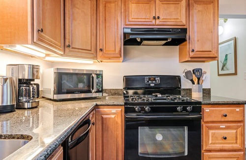 Forest Hills House | Starry Nights:FUN Family Home! Rave Reviews!Walk to River! GmRm/Pup/WiFi/Yard