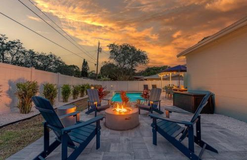 Largo House | State Park Hideaway with Heated Pool & Fire Pit