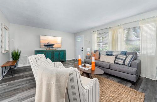 Largo House | State Park Hideaway with Heated Pool & Fire Pit