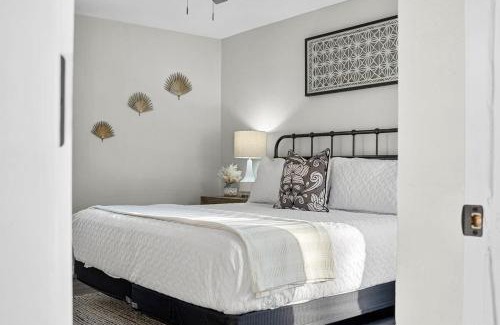 Largo House | State Park Hideaway with Heated Pool & Fire Pit