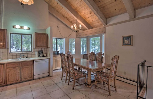 Tahoe Village Cabin | Stateline Ski House: Walk to Boulder Lift!