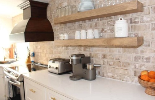 Goode House | Stay Awhile - 3BD 2BA home. Beautiful and spacious. Kids room with play area.