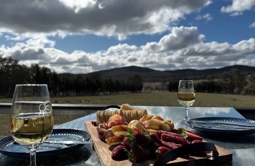 Currawang Cabin | Stay-belle - farm stay in Collector