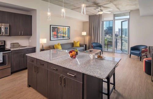 West End Hotel | Stay in Cozy 1BD Suite and Explore Exciting Austin!