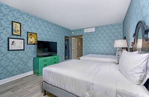 Downtown San Francisco Hotel | Stay Near AT&T Park, Free Breakfast and Pool Access at SoMa House